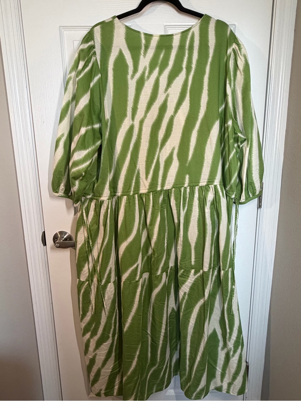 H&M Light Green and Off White Printed V-Neck Dress - Picture 4 of 11